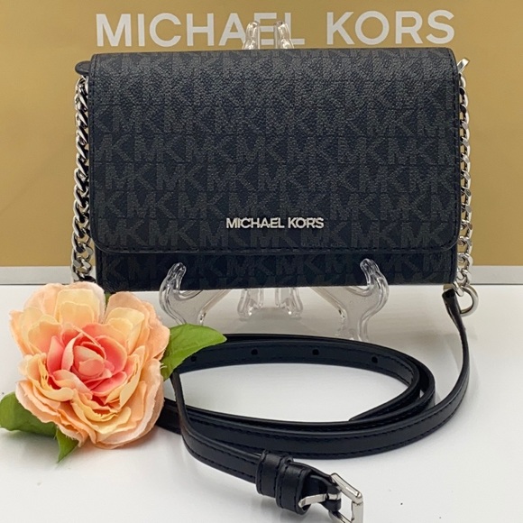 MICHAEL KORS MEDIUM MULTIFUNCTION PHONE XBody - Picture 2 of 16